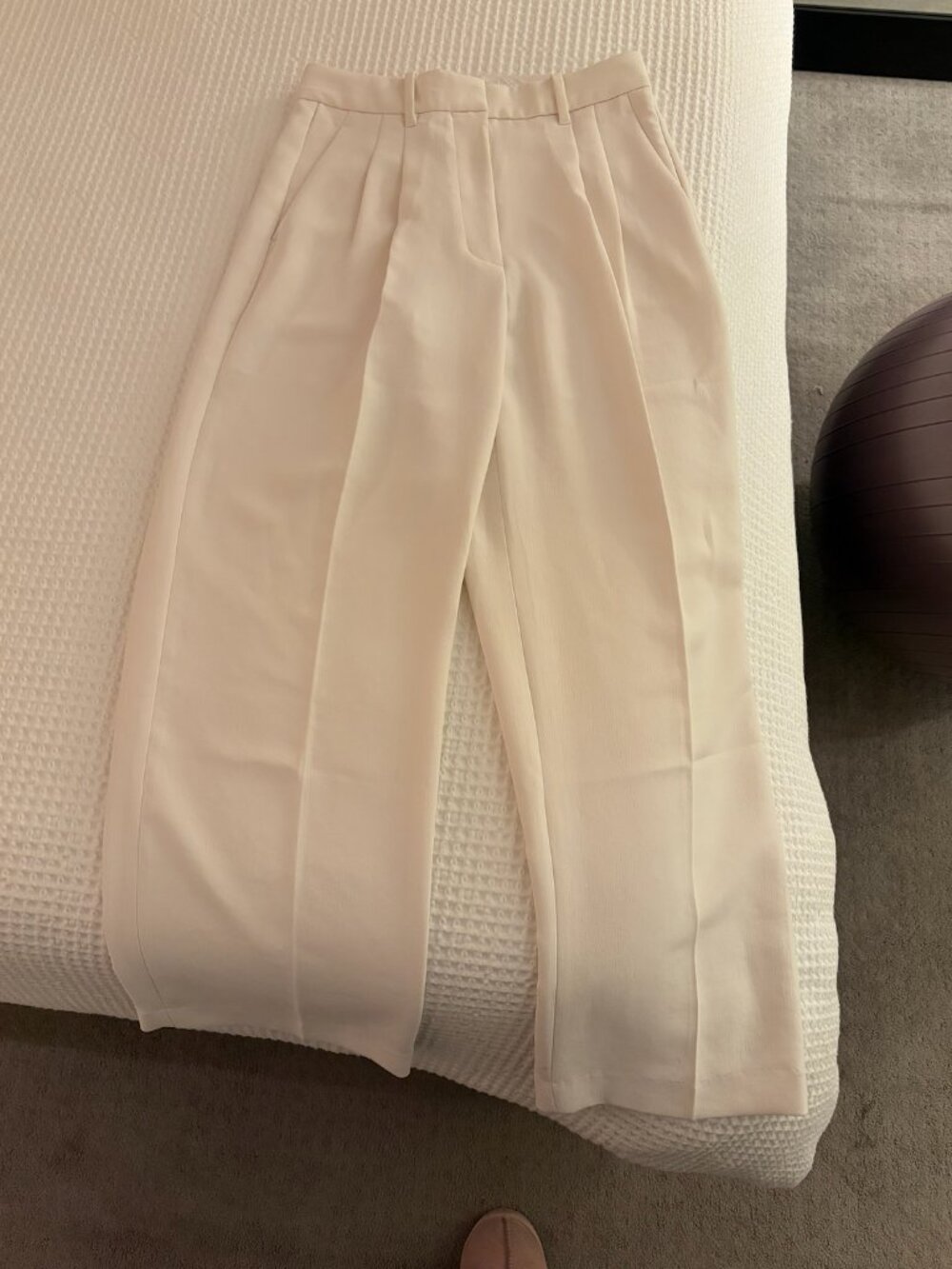 Aritiza Effortless Pant - Light Birch (white) - Size 8 Short